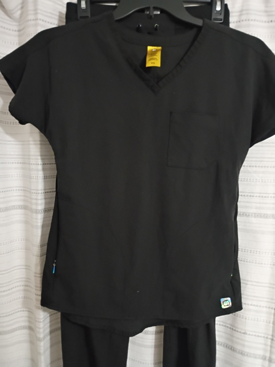 WonderWink Pants - WonderWink Women's Black Short Sleeve V-Neck Scrub Set